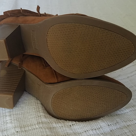 Tassle Boots - Picture 4 of 7